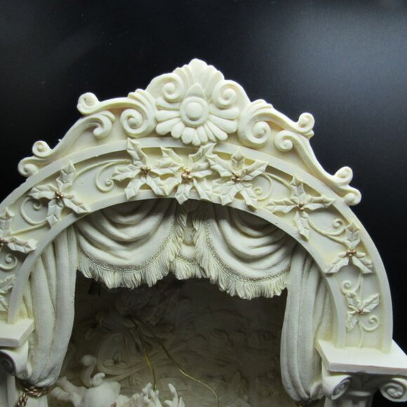 Vintage Casa Elite Christmas Diorama. 12x10x5 inches. White. - Picture 6 of 13